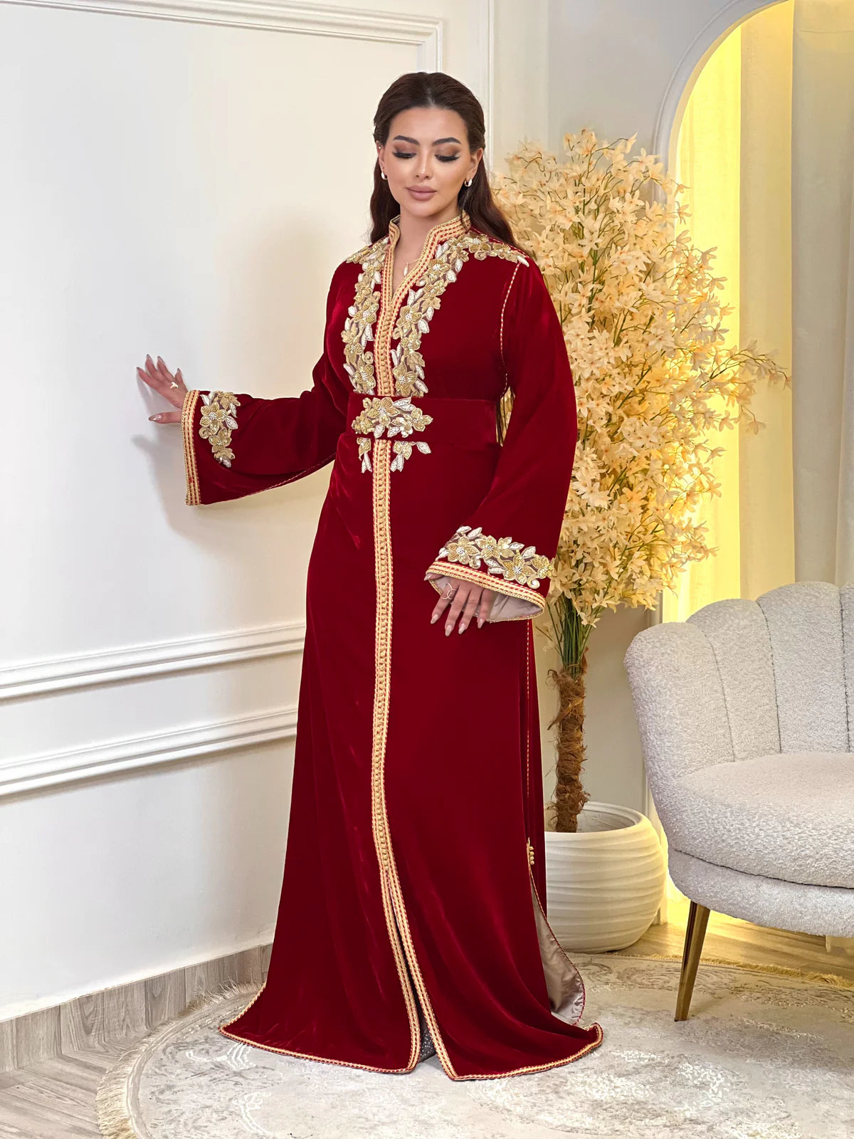 Najia Rode Kaftan – Handgemaakt met Gouden Parel Borduursels – productweergave 4