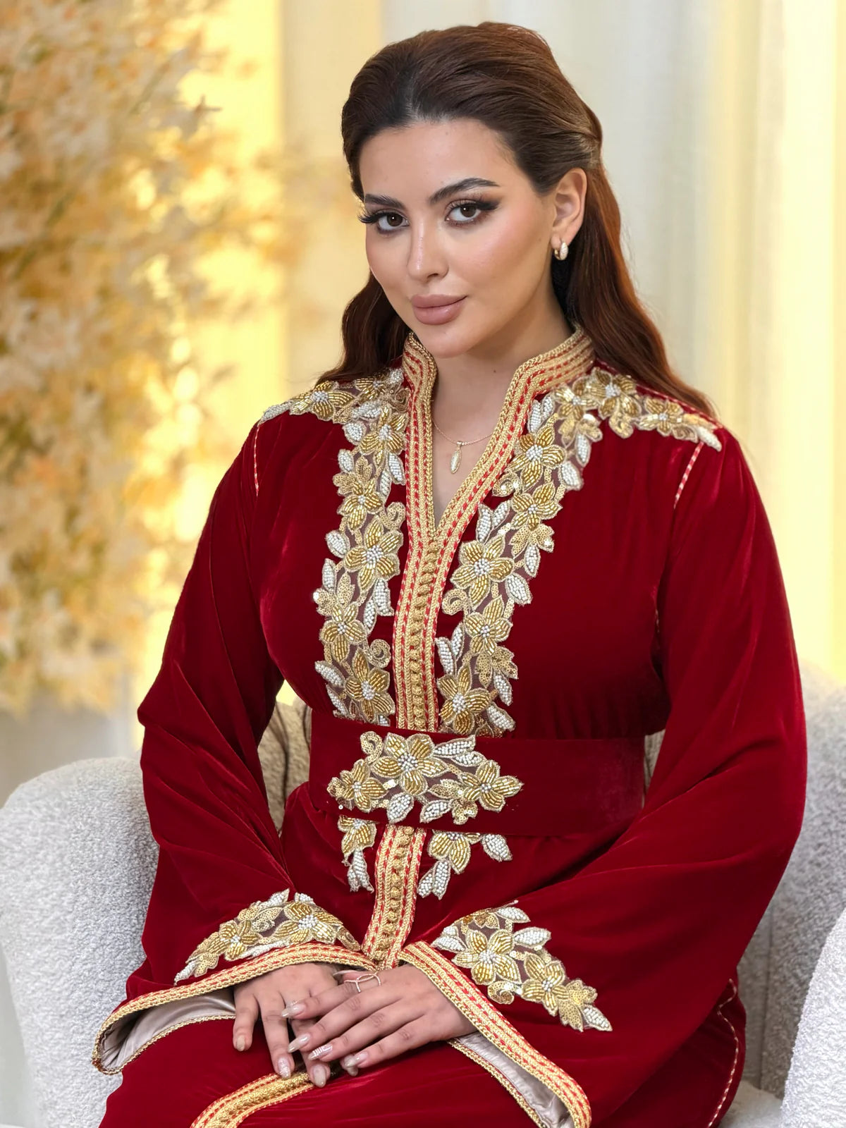 Najia Rode Kaftan – Handgemaakt met Gouden Parel Borduursels – productweergave 9
