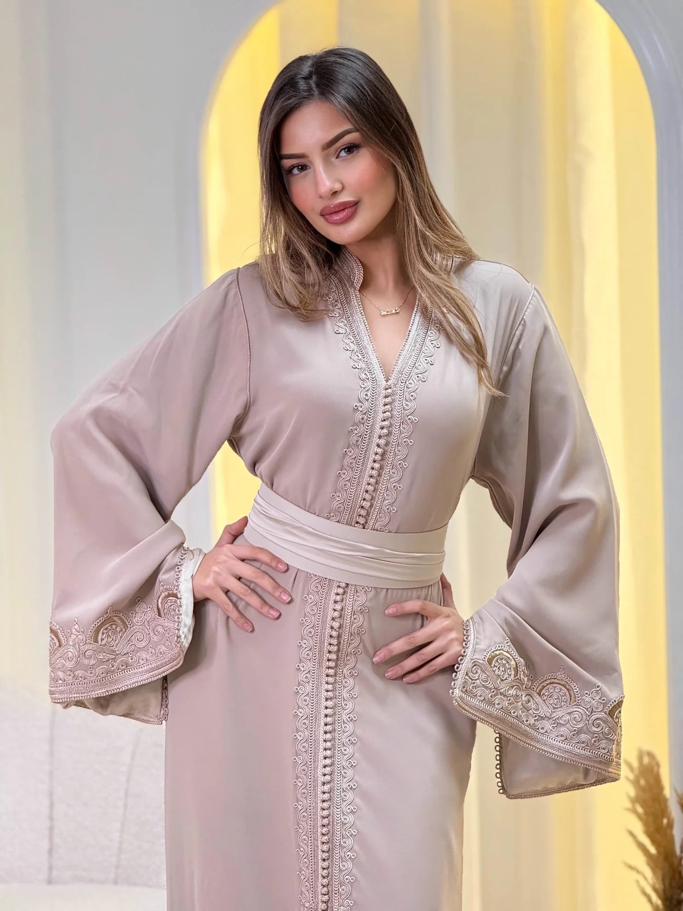 Sajida Beige Kaftan – Handgemaakte Marokkaanse Jurk – productweergave 5