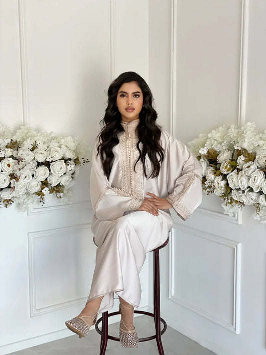 Kaoutar Grijze Abaya – Elegante Marokkaanse Robe voor Thuis & Bijeenkomsten – productweergave 2