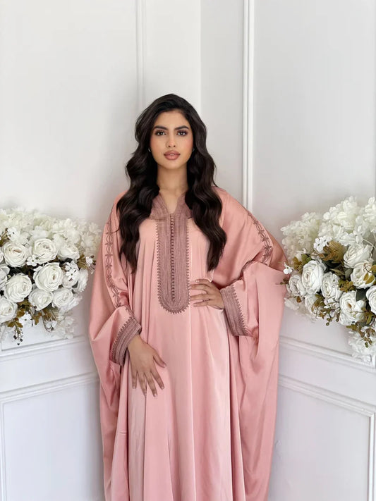 Niya Pink Abaya – Elegante Marokkaanse Jurk voor Thuis & Bijeenkomsten