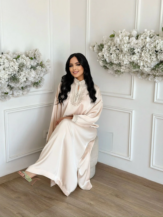 Zohor Beige Abaya – Elegante Marokkaanse Robe voor Thuis & Bijeenkomsten – productweergave 2