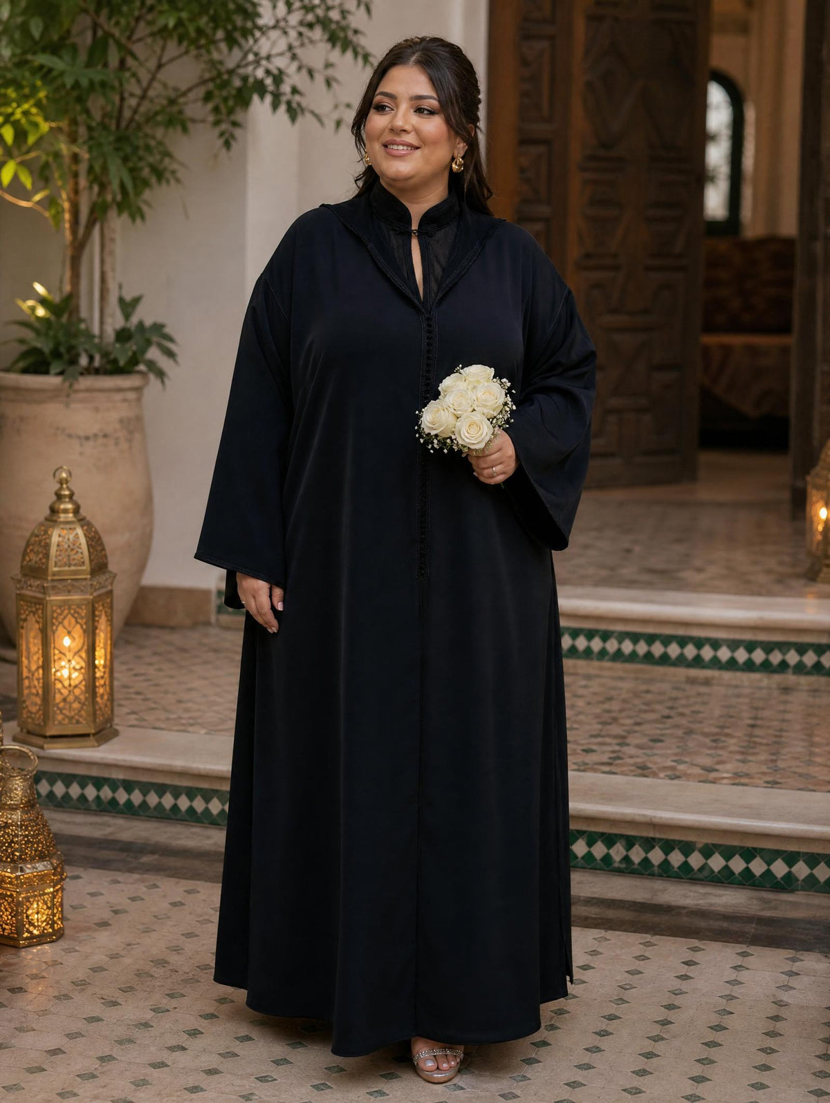 Wijdane Zwarte Djellaba – Casual Marokkaanse Tuniek voor Dagelijks Comfort — plus-size model