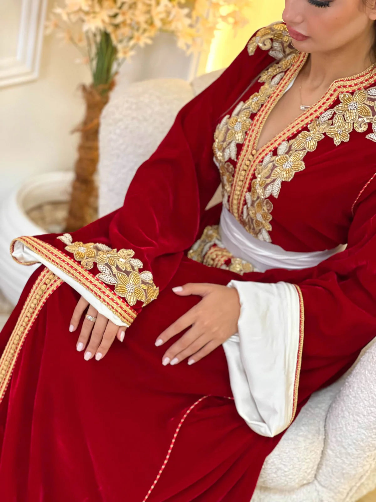 Dania Rode Kaftan – Handgemaakt met Gouden Parel Borduursel – productweergave 4
