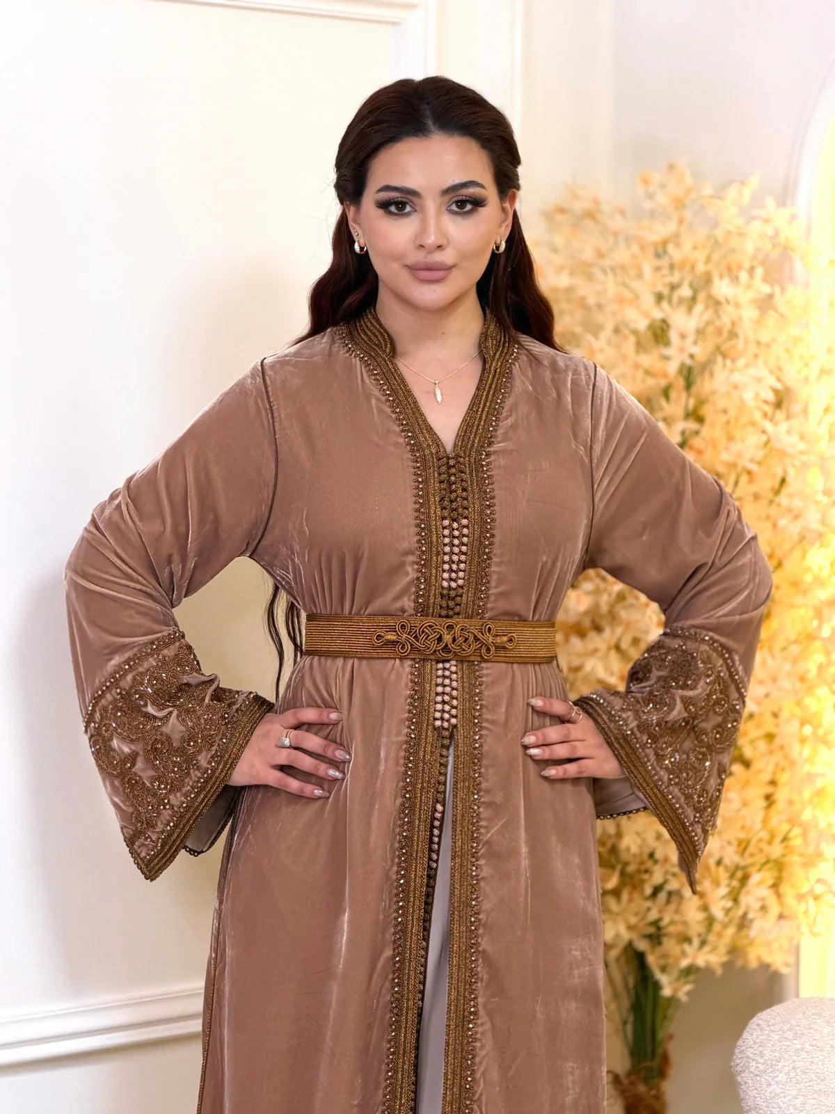 Khadija Brown Takchita – Tweedelige Marokkaanse Ceremoniejurk – productweergave 3