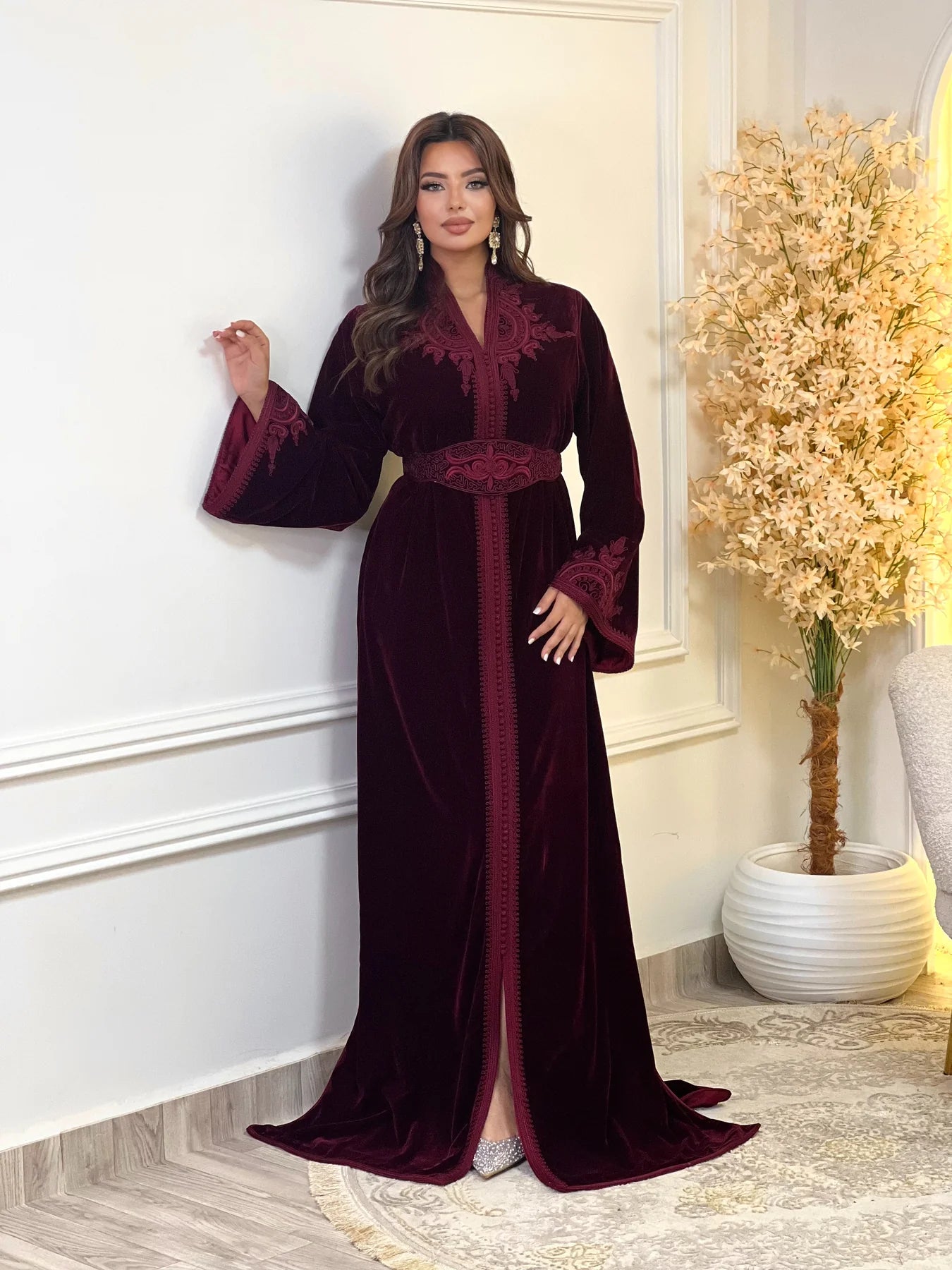 Insaf Bourgondische Kaftan – Handgemaakte Marokkaanse Jurk – productweergave 3