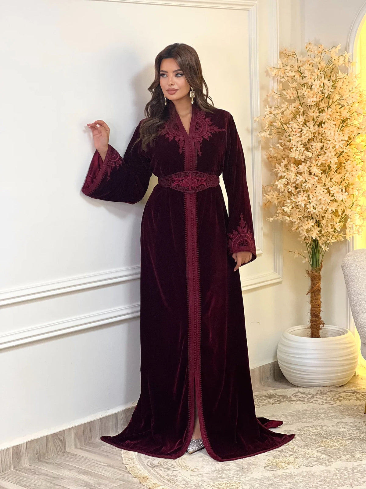 Insaf Bourgondische Kaftan – Handgemaakte Marokkaanse Jurk – productweergave 4