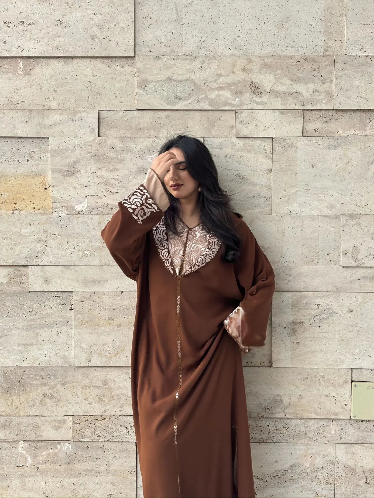 Batoule Brown Djellaba – Casual Marokkaanse Tuniek voor Dagelijks Comfort – productweergave 2