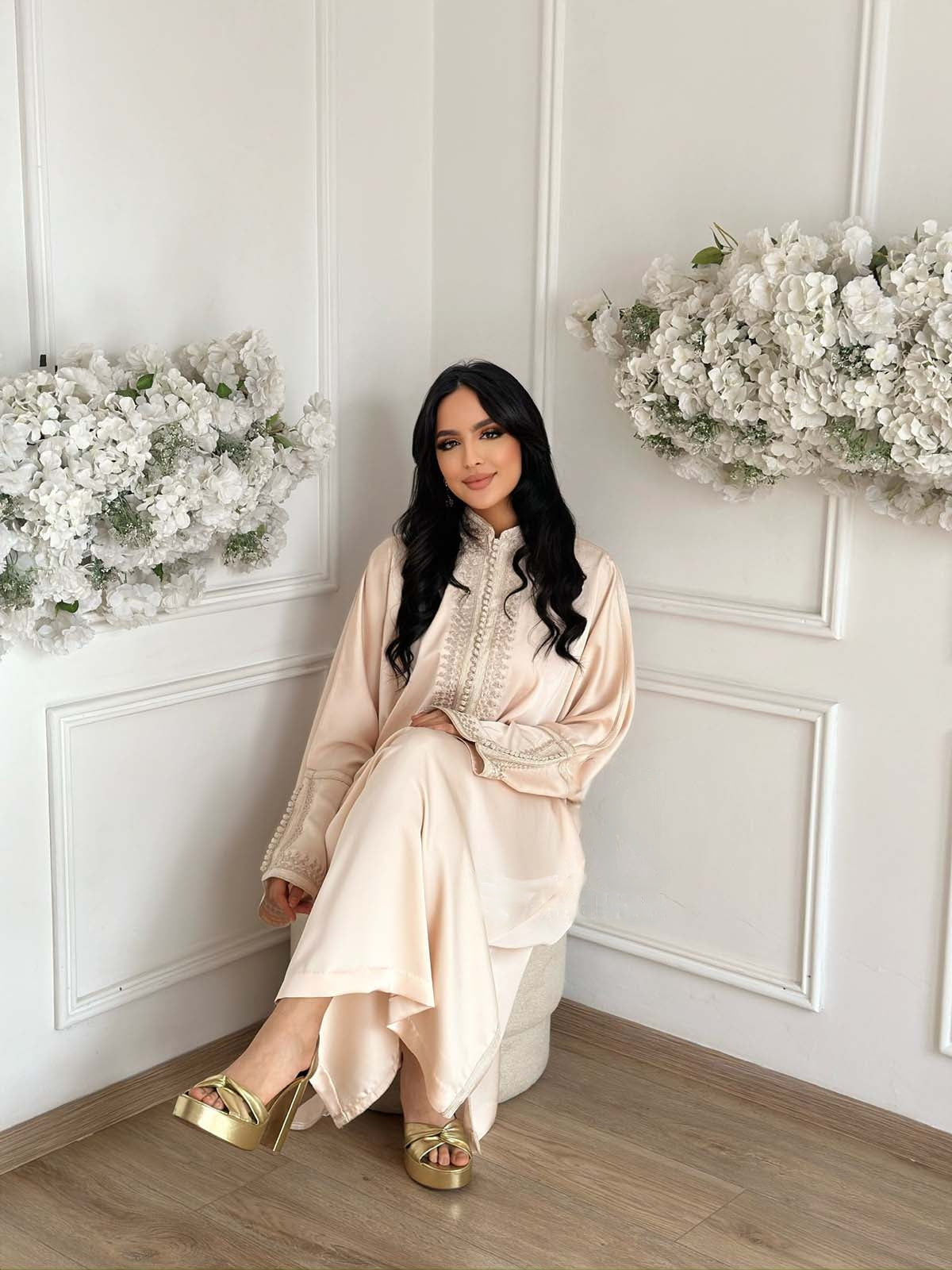Sawsan Beige Abaya – Elegante Marokkaanse Robe voor Thuis & Bijeenkomsten – productweergave 2