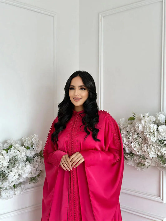 Kaltoum Roze Abaya – Elegante Marokkaanse Robe voor Thuis & Bijeenkomsten