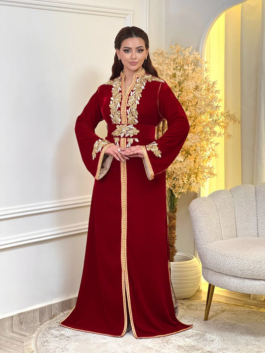 Najia Rode Kaftan – Handgemaakt met Gouden Parel Borduursels