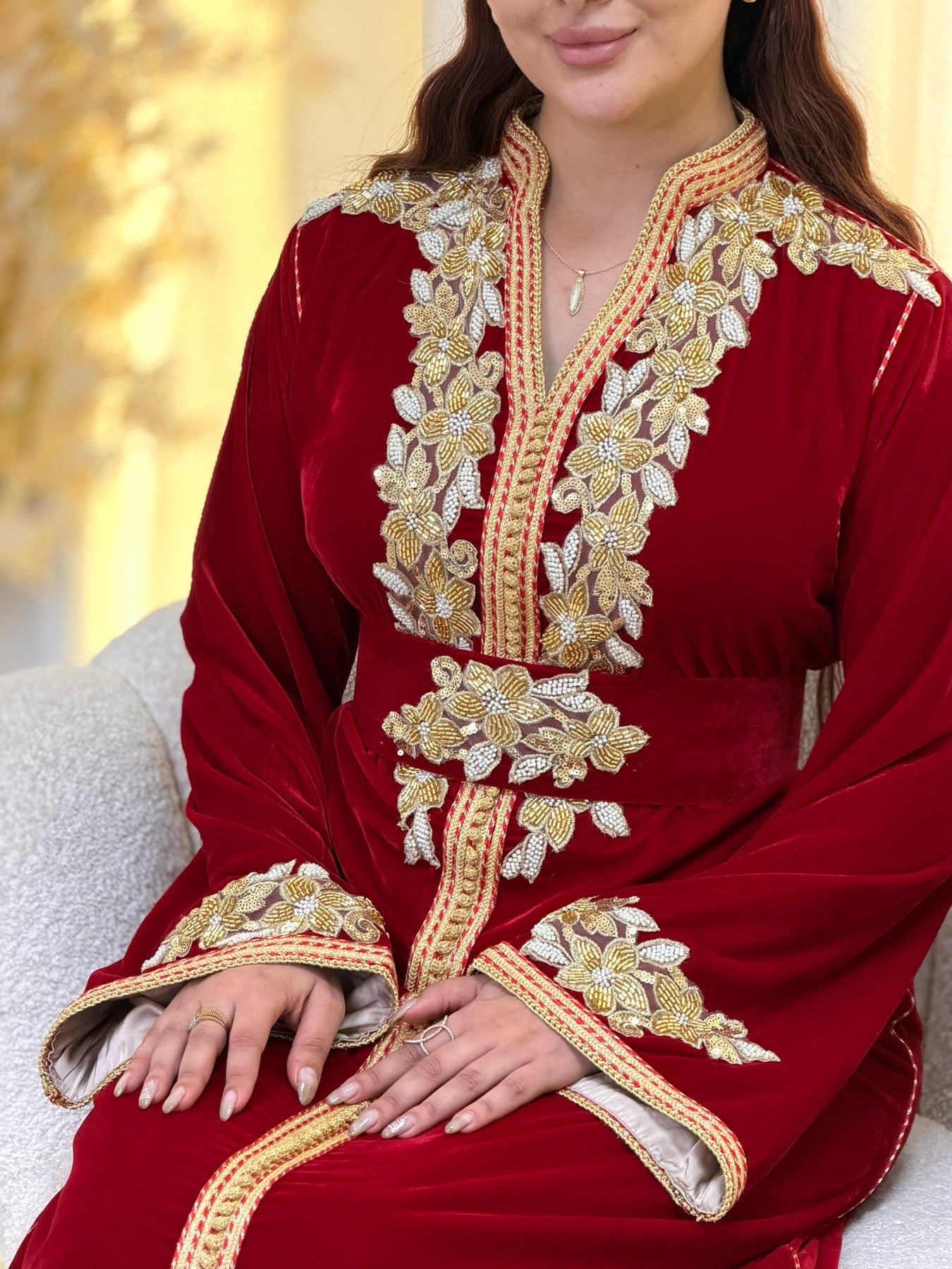 Najia Rode Kaftan – Handgemaakt met Gouden Parel Borduursels – productweergave 10