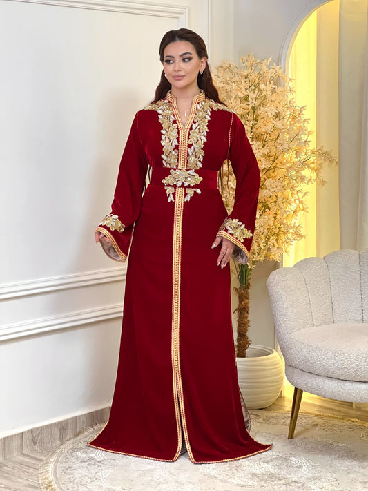Najia Rode Kaftan – Handgemaakt met Gouden Parel Borduursels – productweergave 2