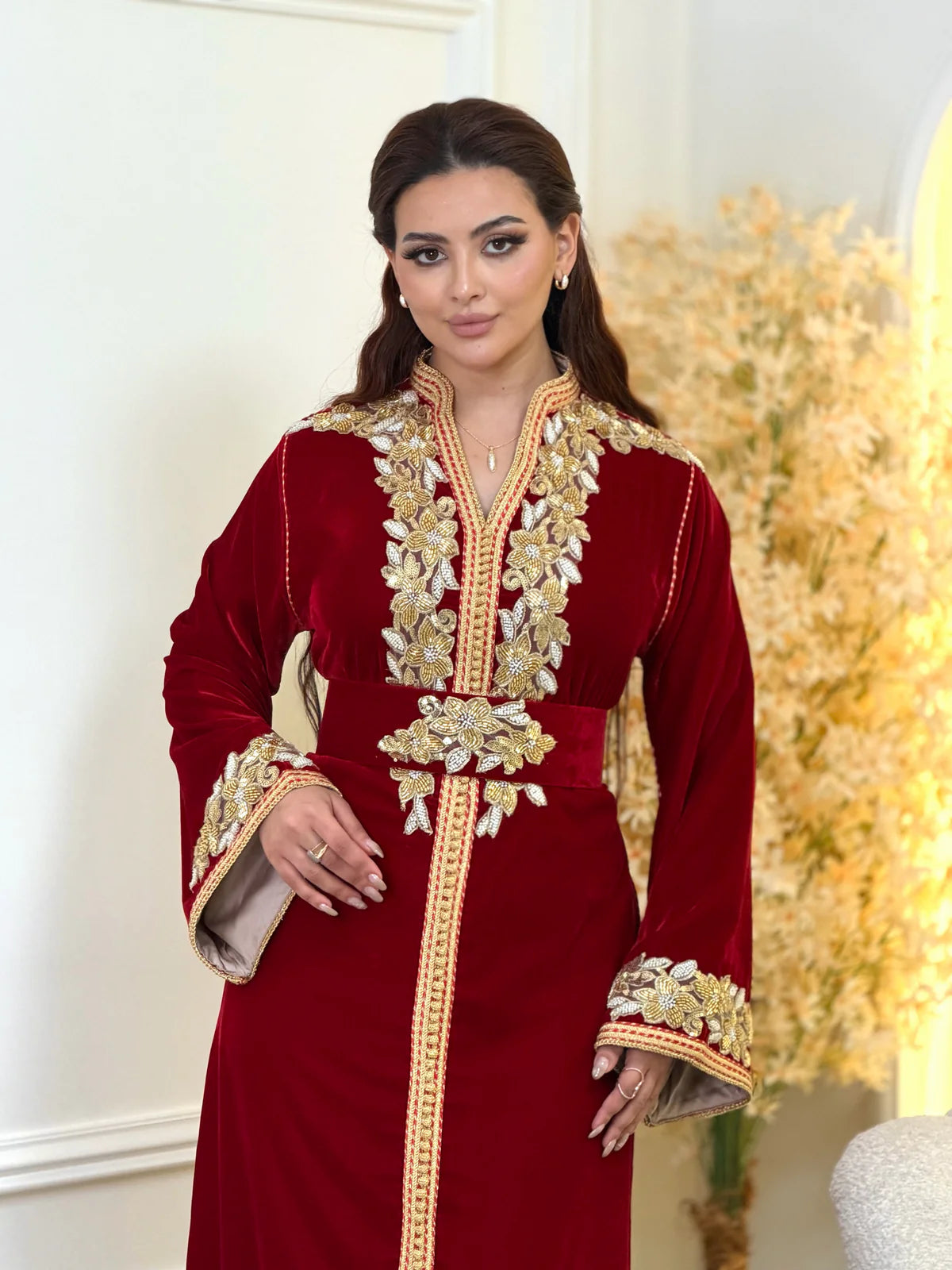 Najia Rode Kaftan – Handgemaakt met Gouden Parel Borduursels – productweergave 6