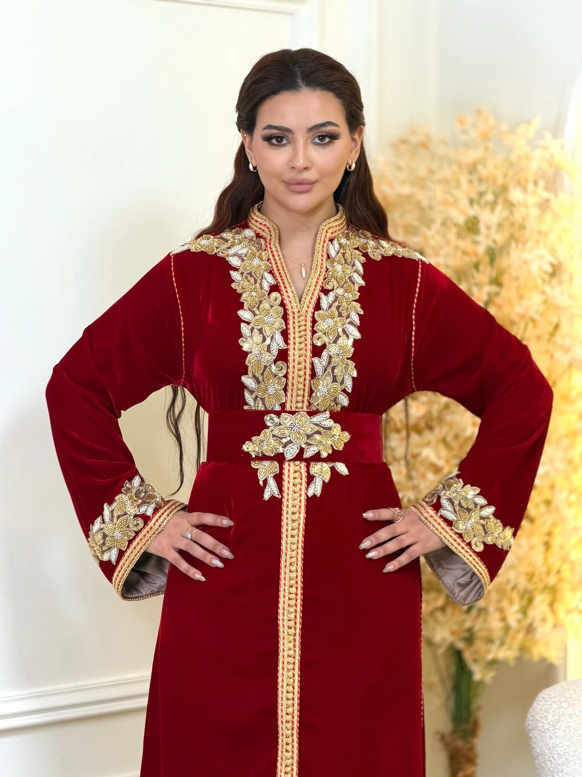 Najia Rode Kaftan – Handgemaakt met Gouden Parel Borduursels – productweergave 7