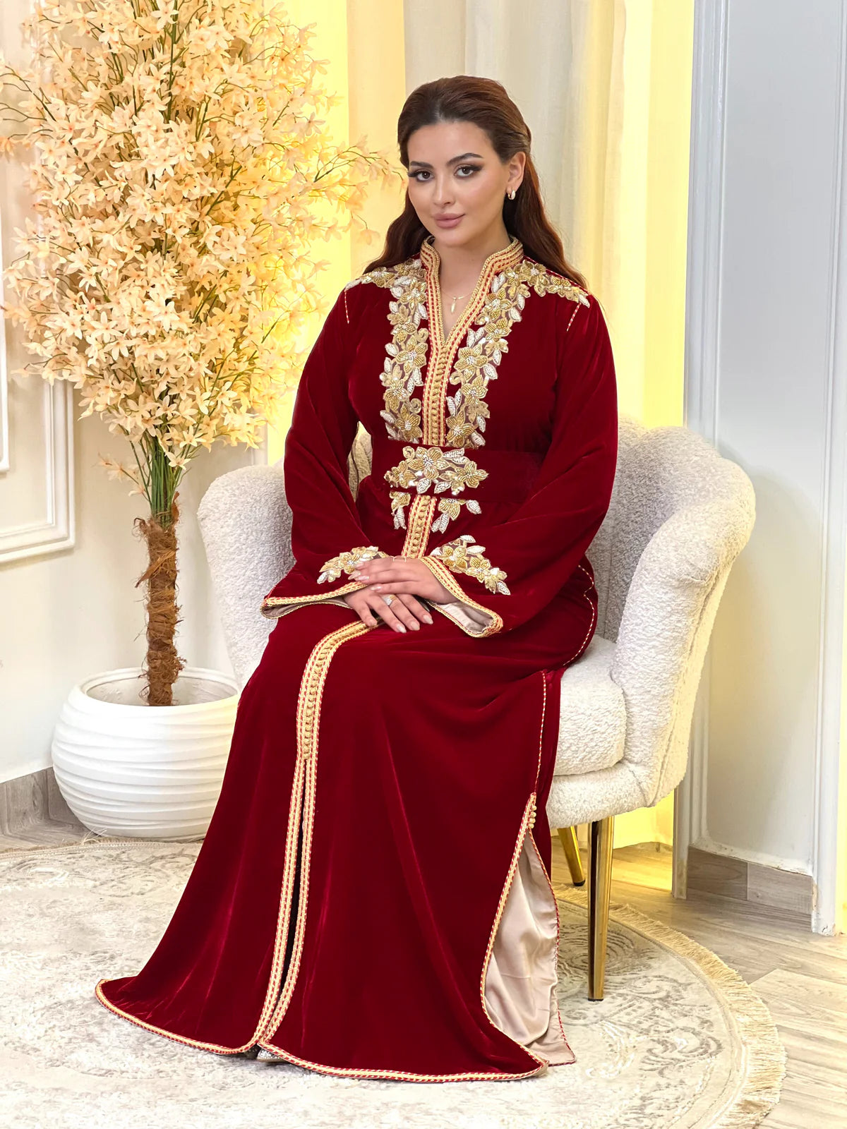 Najia Rode Kaftan – Handgemaakt met Gouden Parel Borduursels – productweergave 8