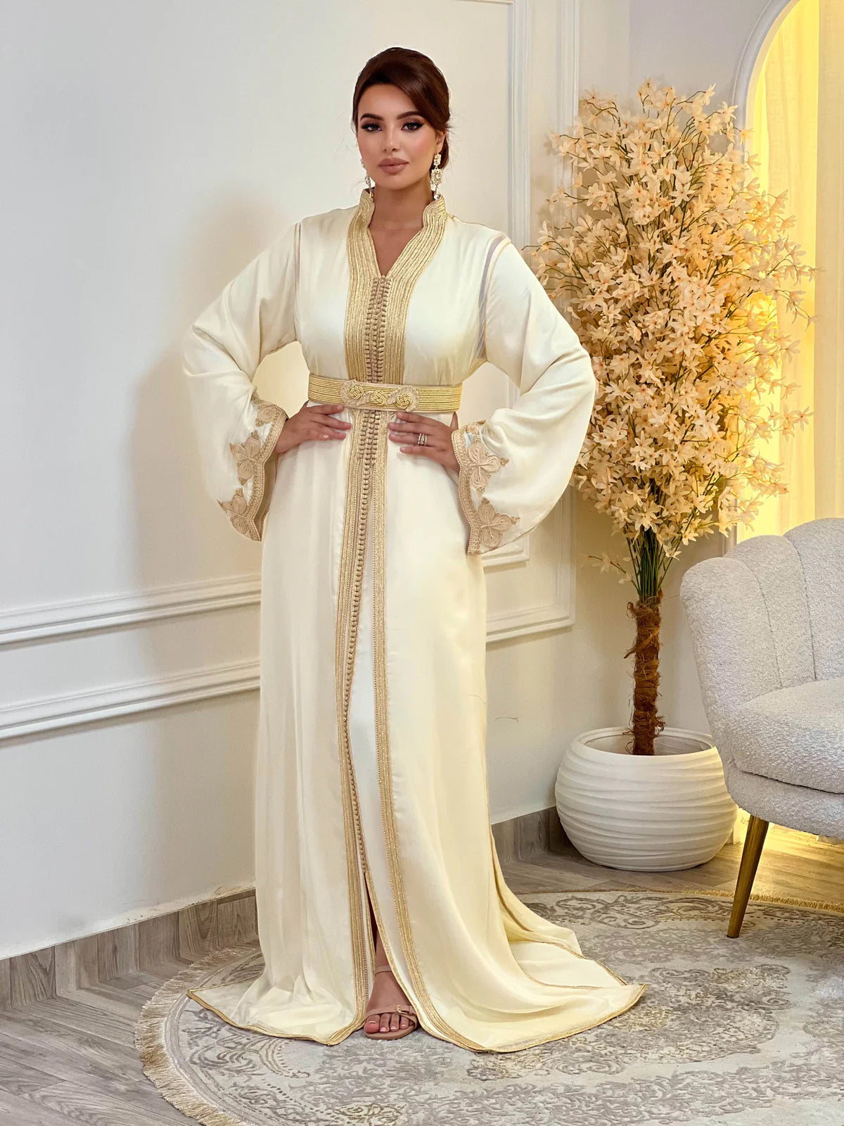 Samira Beige Takshita – Tweedelige Marokkaanse Ceremoniejurk – productweergave 3